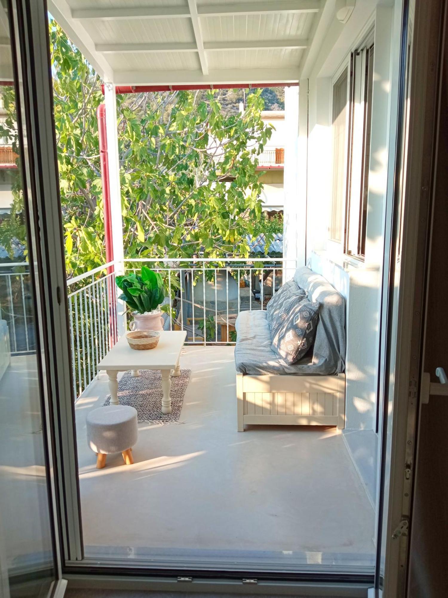 Summer Feel Suites Poros Town Eksteriør billede
